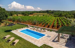 Amazing Home In Umag With Sauna 