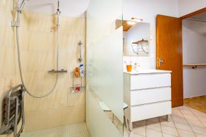 Maisons de vacances L-Ecrin Gascon - Maison climatisee a Fleurance : photos des chambres