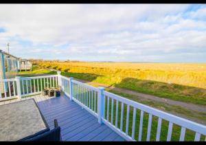MP124 - Camber Sands Holiday Park - Sleeps 6 - Full Decking - Beautiful Marsh Views