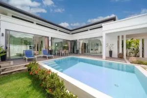 Tropical Bliss, Magnificent 2BR Villa Isawan with Saltwater Pool, Rawai - Ban Saiyuan (1)