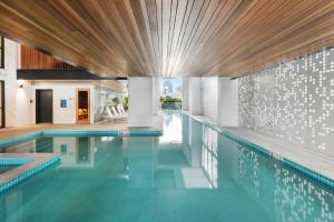South Bank Luxe Skyview Pool & Gym Access