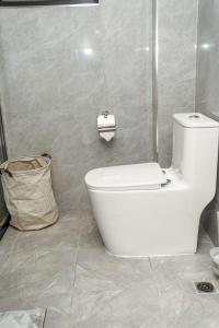 Stylish and Spacious 1Bedroom Apartment with King Bed in Prime Location