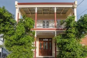 Modern Victorian Styled Holiday Home in Ashgrove - Samford
