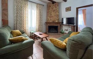 3 Bedroom Cozy Home In El Chorro, Alora