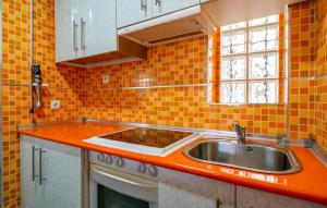2 Bedroom Cozy Apartment In Almunecar