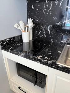 Poolside 1 Bedroom Apartment by Renttini