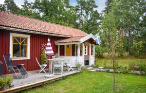 1 Bedroom Lovely Home In Johannishus