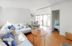 4 Bedroom Cozy Home In Mellbystrand