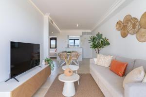 Penthouse in Estepona with panoramic sea view