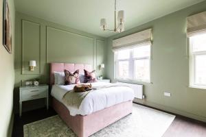 Emerald Park - HOT TUB & GAMES ROOM!