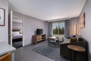 One-Bedroom Queen Suite with Two Queen Beds - Non-Smoking room in Homewood Suites Medford