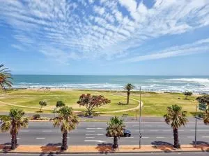 Seaside Apartment opposite Seapoint Promenade. - Kapstadt