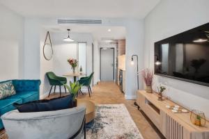 Foreshore Place Studio with Table Mountain Views