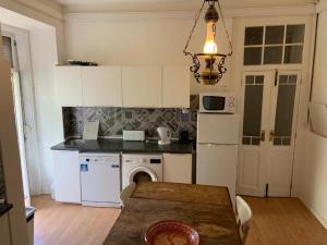 Stay as a Local! Santos Historical Guesthouse III