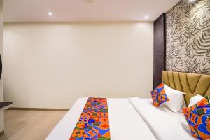 FabHotel Well Back