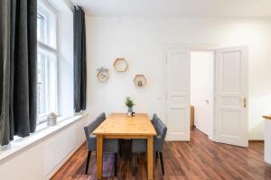 Metropolitan Prague Apt with Amenities