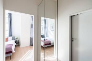 Vibrant Old Town Studio