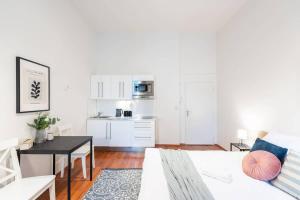 Sunny Old Town Studio