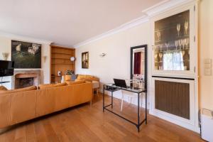 Spacious 3BD Family Apartment Auteuil