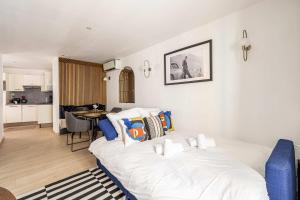 LE CONTEMPORAIN adorable avec petite terrasse, emplacement idéal dans le centre