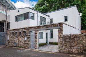 Luxe Dublin 4 Retreat with 3 Bedrooms