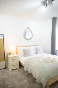 Silver Pines King bed 2 BR apartment