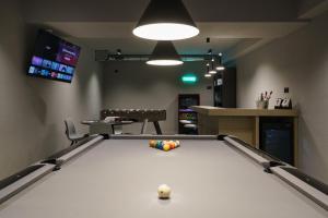 New Beachfront Mesogaia Villa with Heated Pool, Jacuzzi & Playroom, 60m from the beach