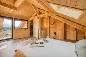 l'écureuil, chez le charpentier d'antan, la chaleur du bois, le calme de la campagne - 普令基