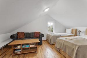 Charming villa with a hot tub, by the Golden Circle