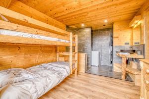 Appartements Le chamois, chez le charpentier d'antan, La chaleur du bois, le calme de la campagne : photos des chambres