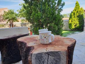 A 20 min de Madrid en Ave CASITA con JARDIN PRIVADO, wifi, SMART TV 55p y aparcamiento en la puerta