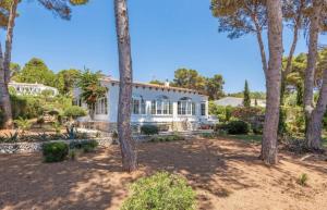 Menorca Chalet Rustic Sunny Retreat by the Sea