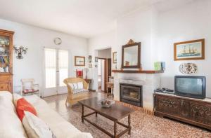 Menorca Chalet Rustic Sunny Retreat by the Sea