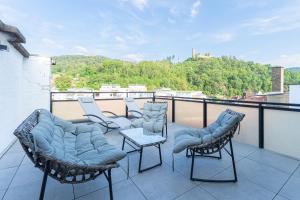 LiT LiVING - Luxury Penthouse - Box Spring