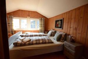 Swiss Traditional Chalet with Alpine Mtn View