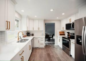 R&Rcade- Hot Tub, Arcade, Candy Machine, Gazebo