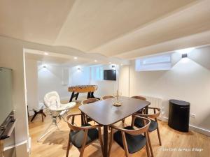 Maisons de vacances Belle maison de ville, 7 couchages, centrale : photos des chambres