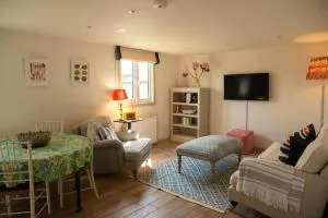 Luxurious 3 Bedroom Cottage - West Stratton