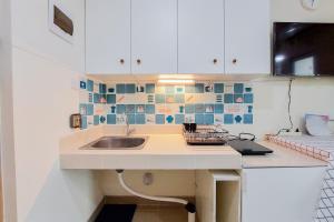 Fancy and Strategic Studio Apartment at B Residence By Travelio