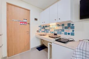 Fancy and Strategic Studio Apartment at B Residence By Travelio