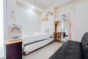 Fancy and Strategic Studio Apartment at B Residence By Travelio