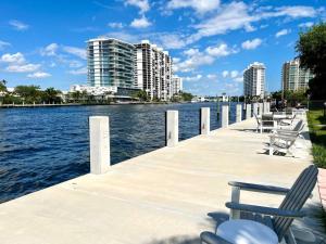 Renovated Intercoastal 2Bdrm 1 bath condo Walk to Beach