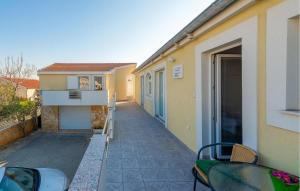 Gorgeous Apartment In Nin With Wifi