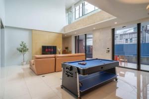 Ekkamai Villa Sleeps 12 with Cinema