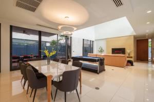 Ekkamai Villa Sleeps 12 with Cinema