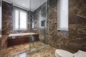 Ekkamai Villa Sleeps 12 with Cinema