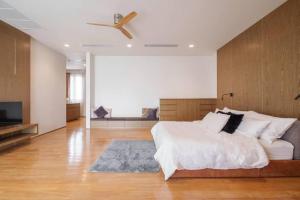 Ekkamai Villa Sleeps 12 with Cinema