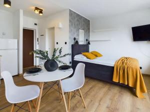 Bright Studio in Downtown Warsaw by Noclegi Renters