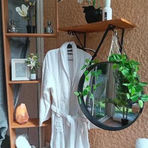 Appartements Paradis terrestre sud de la France, avec sa piscine bali privee, clim, jardin, animaux admis,5 mn autoroute : photos des chambres