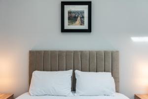 Stylish Town Centre Flat - Comfy, Modern & Convenient